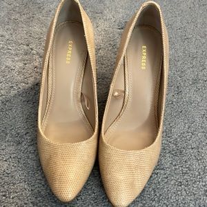 Women’s Express brand, beige color wedge dress shoes. Size 8. Worn a few times.